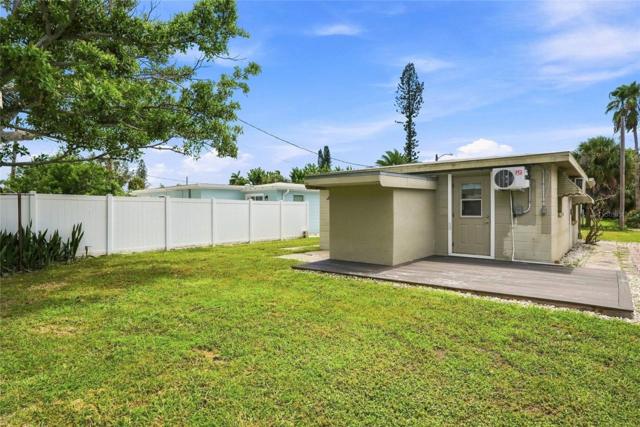 13313 2nd Street E, Madeira Beach, FL 33708 Photo