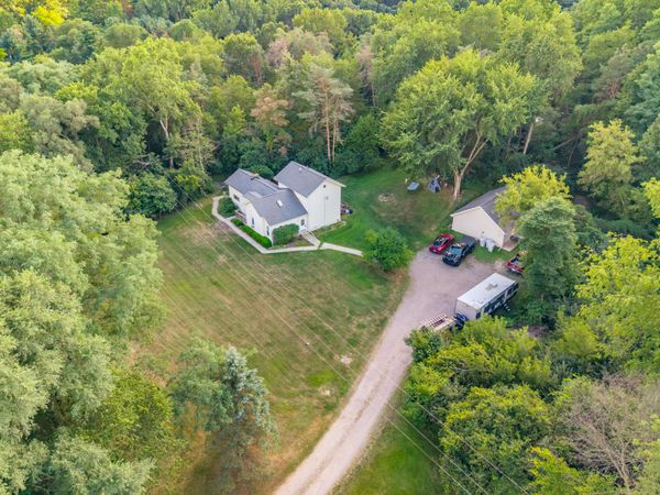 9798 Mcgregor Road, Pinckney, MI 48169