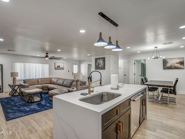 1725 W MITCHELL Drive, Phoenix, AZ 85015