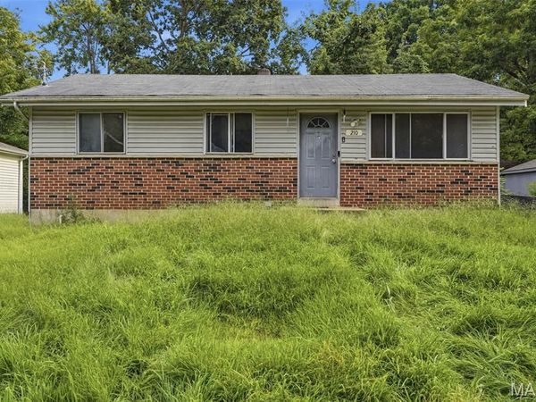 210 Connolly Drive , St Louis, MO 63135