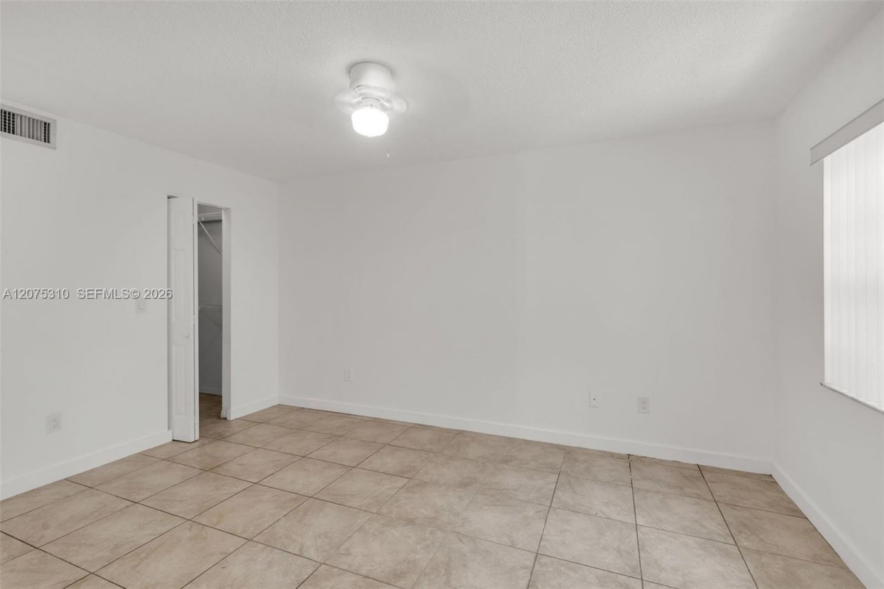 426 NE 210th Cir Ter , Unit 103-2, Miami, FL 33179 Photo