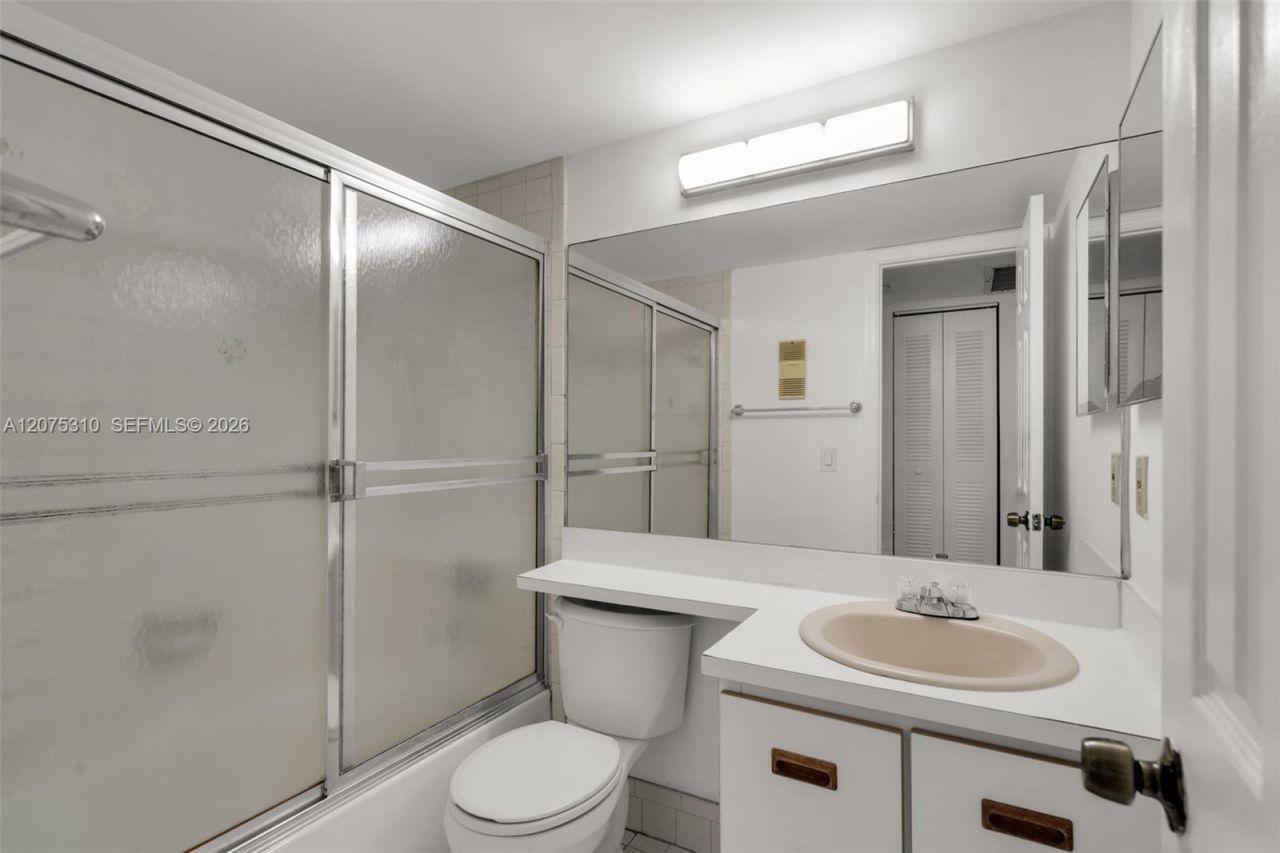 426 NE 210th Cir Ter , Unit 103-2, Miami, FL 33179 Photo