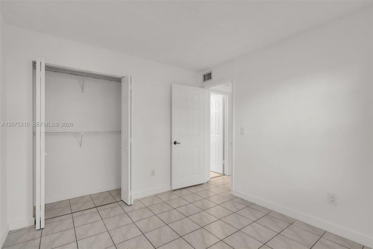 426 NE 210th Cir Ter , Unit 103-2, Miami, FL 33179 Photo