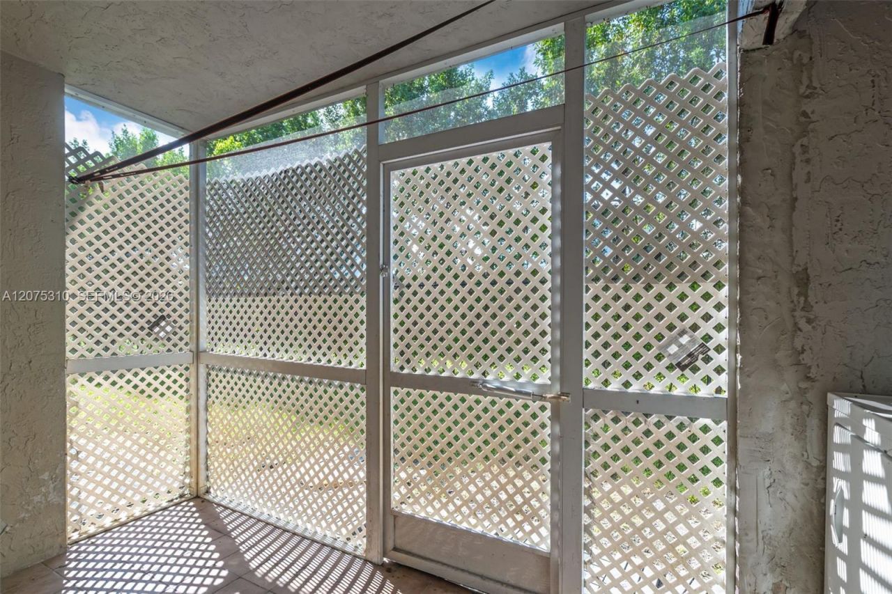 426 NE 210th Cir Ter , Unit 103-2, Miami, FL 33179 Photo