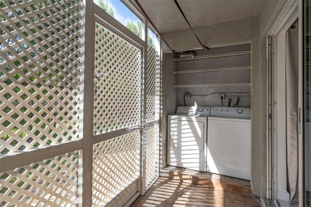 426 NE 210th Cir Ter , Unit 103-2, Miami, FL 33179 Photo