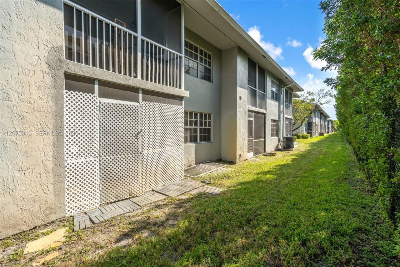 426 NE 210th Cir Ter , Unit 103-2, Miami, FL 33179 Photo