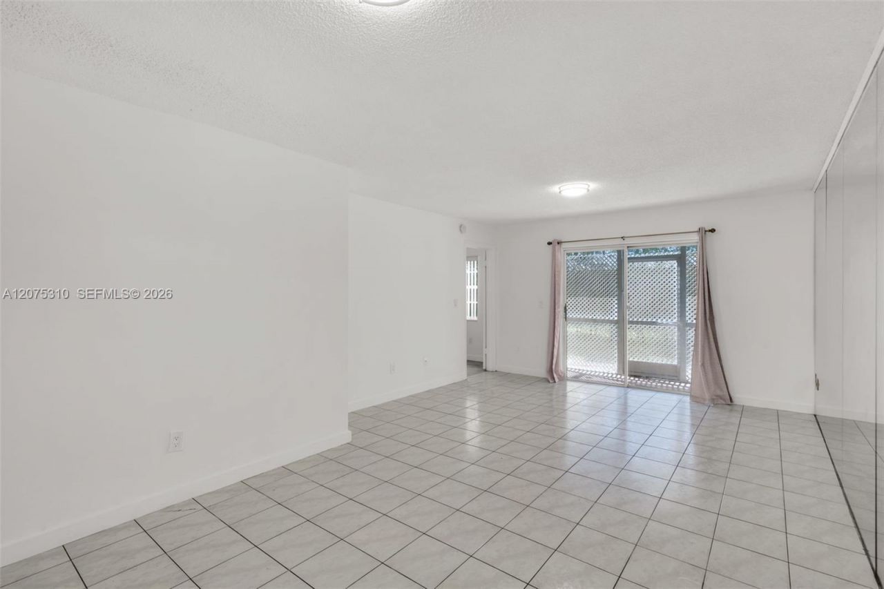 426 NE 210th Cir Ter , Unit 103-2, Miami, FL 33179 Photo