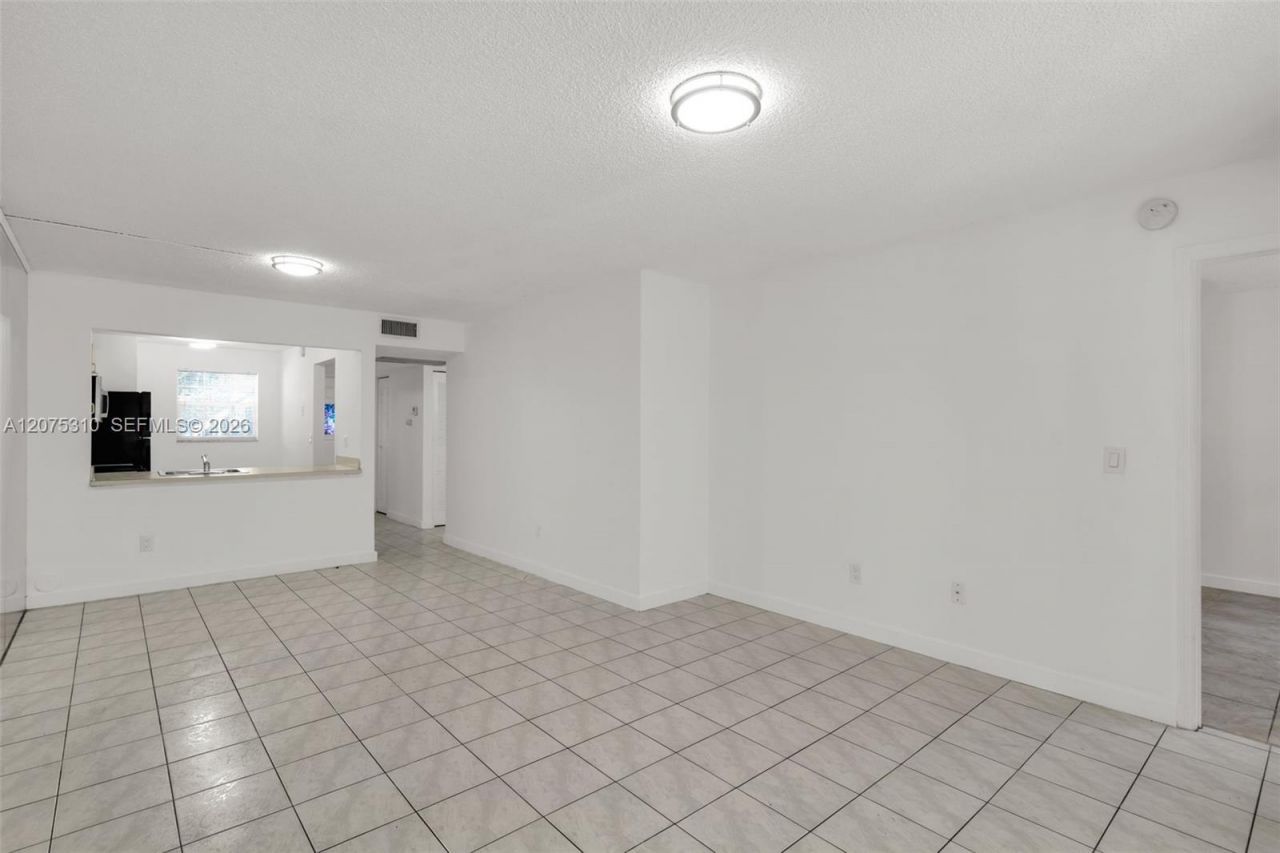426 NE 210th Cir Ter , Unit 103-2, Miami, FL 33179 Photo