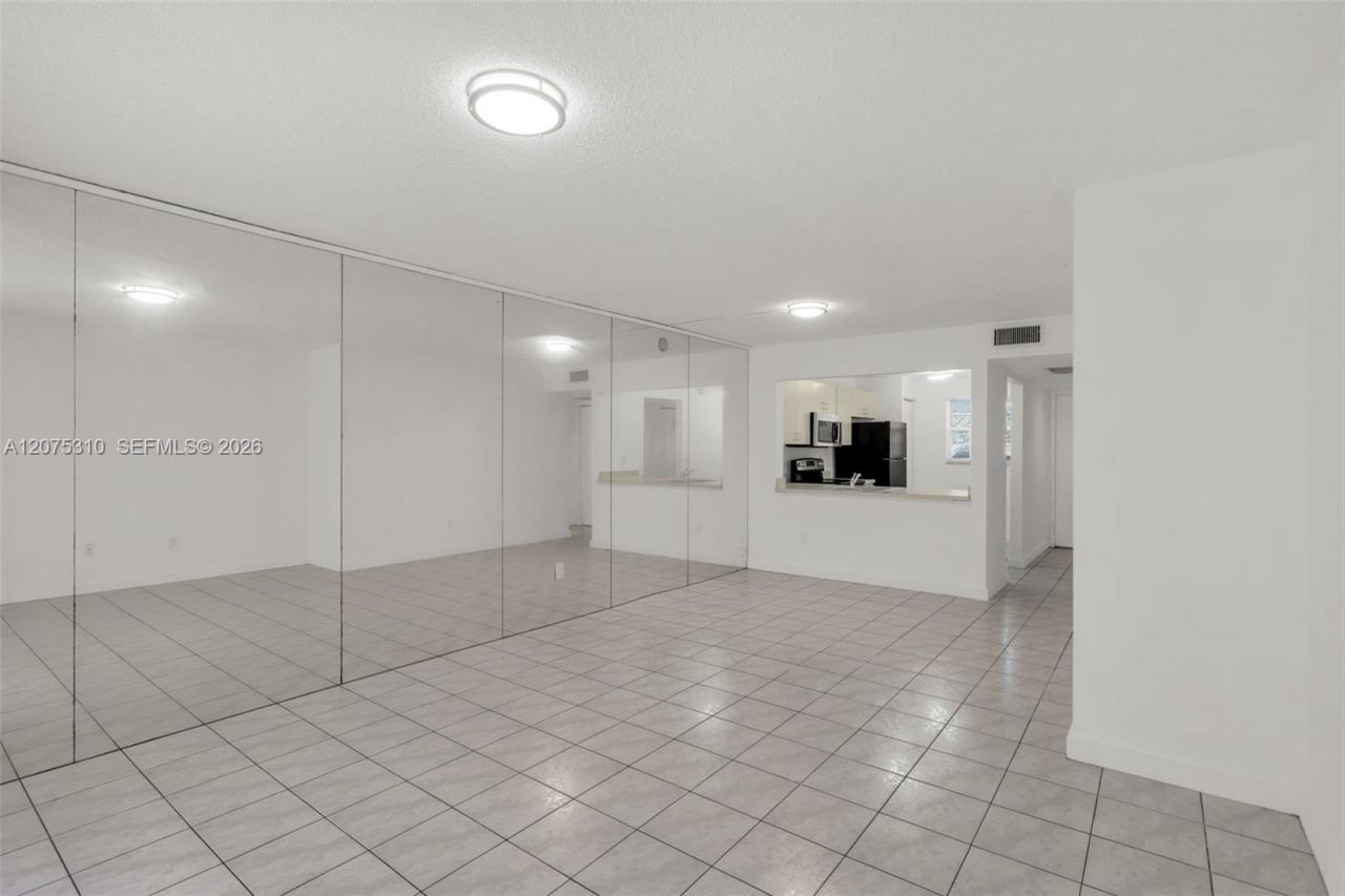 426 NE 210th Cir Ter , Unit 103-2, Miami, FL 33179 Photo