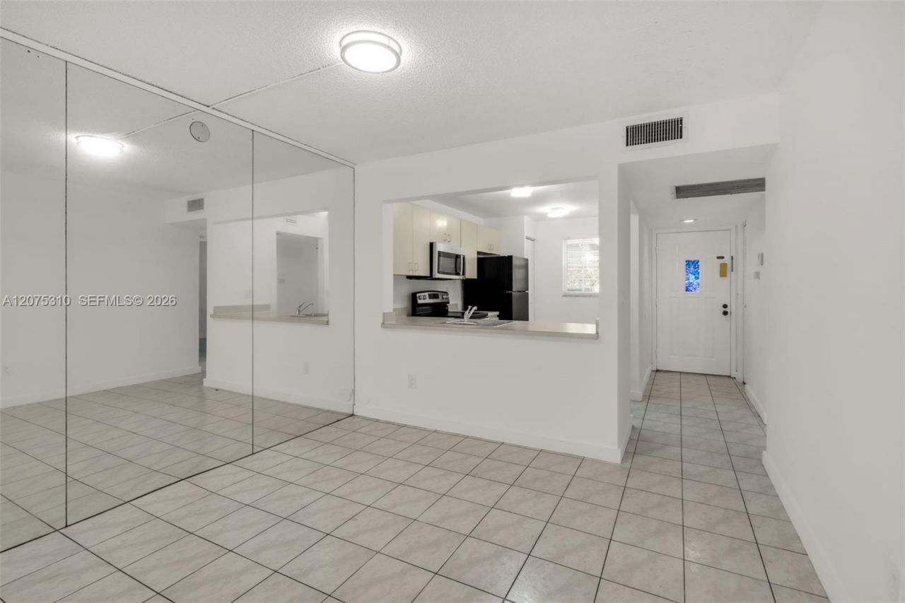 426 NE 210th Cir Ter , Unit 103-2, Miami, FL 33179 Photo