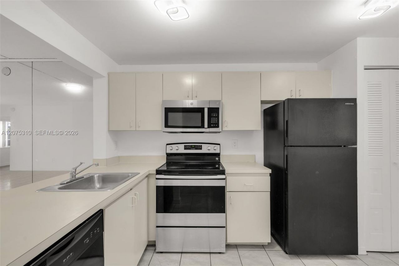 426 NE 210th Cir Ter , Unit 103-2, Miami, FL 33179 Photo