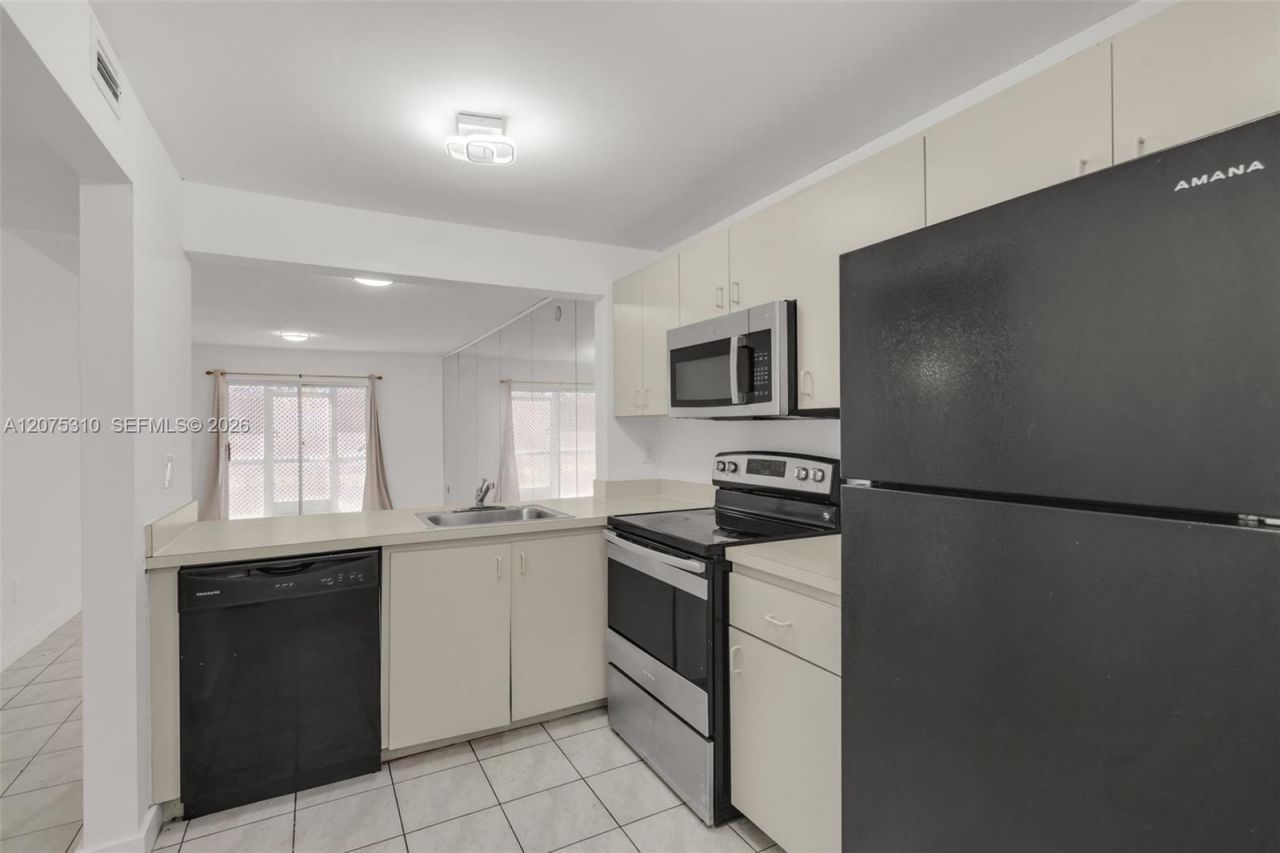 426 NE 210th Cir Ter , Unit 103-2, Miami, FL 33179 Photo