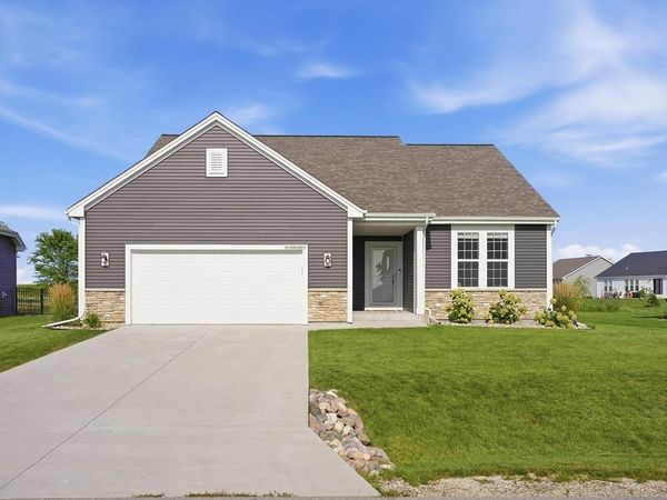 W218N16071 Tiger Lily DRIVE, Jackson, WI 53037