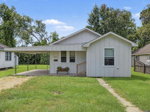 211 E Caldwell St, Gonzales, LA 70737