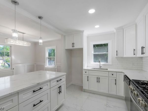 33 Larchmont Rd, Edison, NJ 08837