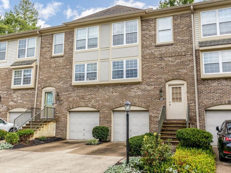 2452 Doeview Court, Cincinnati, OH 45230 Photo 2