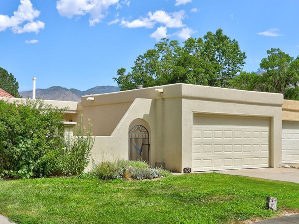 608 Meadow Green Court SE, Albuquerque, NM 87123