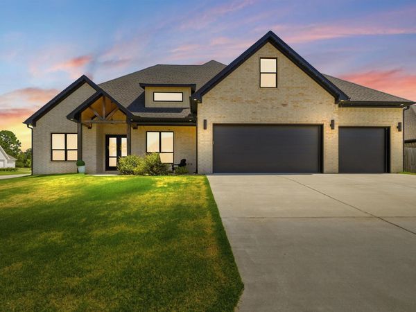 6070 Majestic Waters Drive, Benton, AR 72019