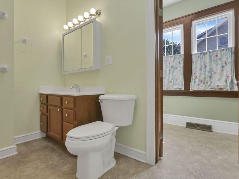 874 E Main Parkway , Newark, OH 43055 Photo 26