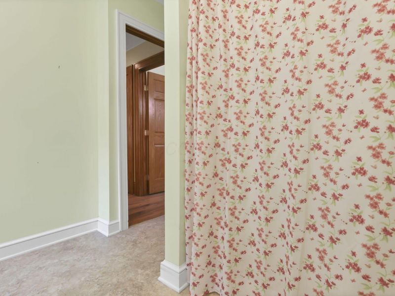 874 E Main Parkway , Newark, OH 43055 Photo 27