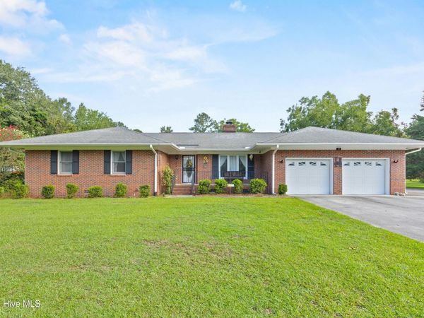 111 Maple Street, Teachey, NC 28464