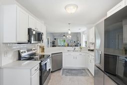 7331 Suncatcher Drive photo 4