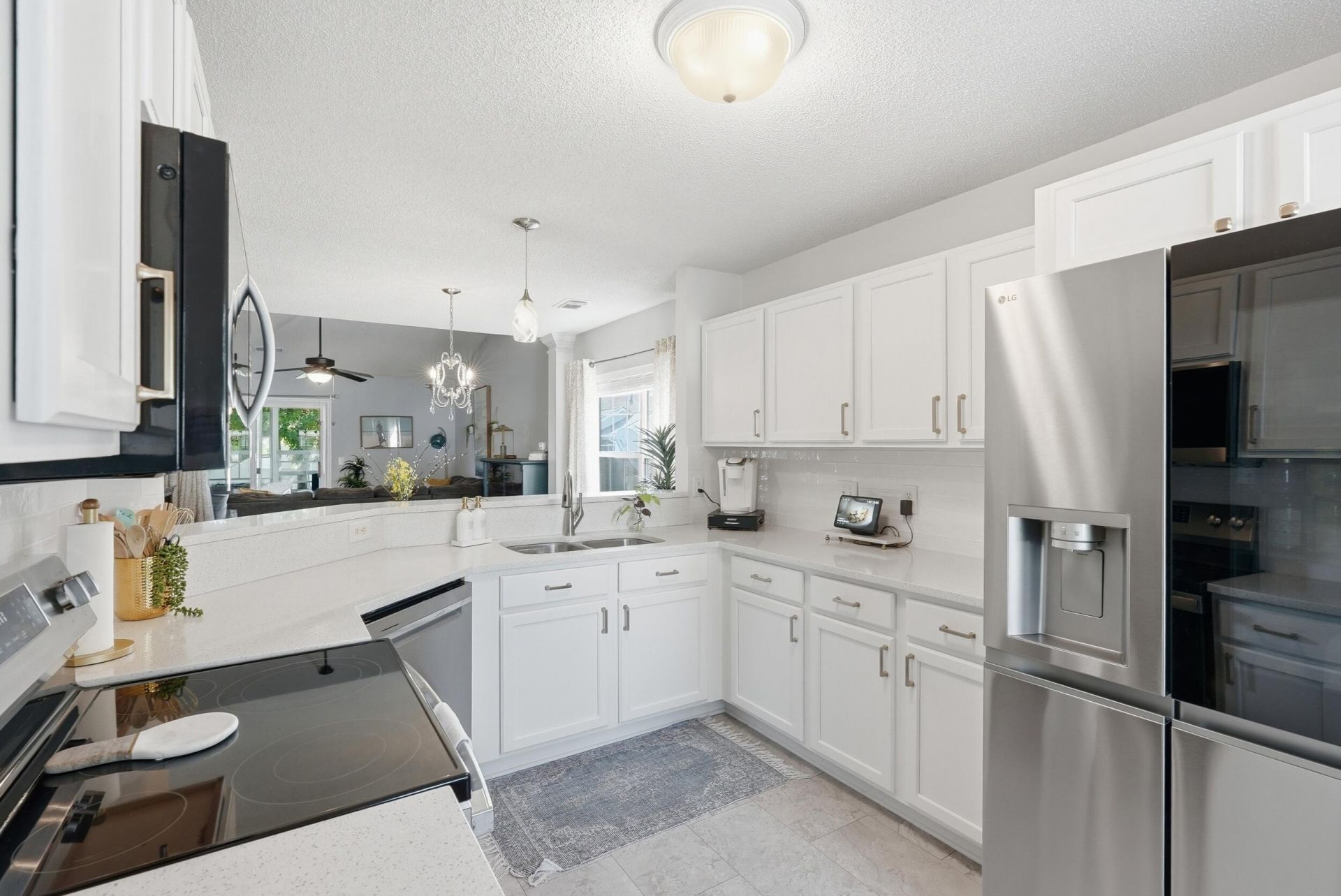 7331 Suncatcher Drive Photo 4