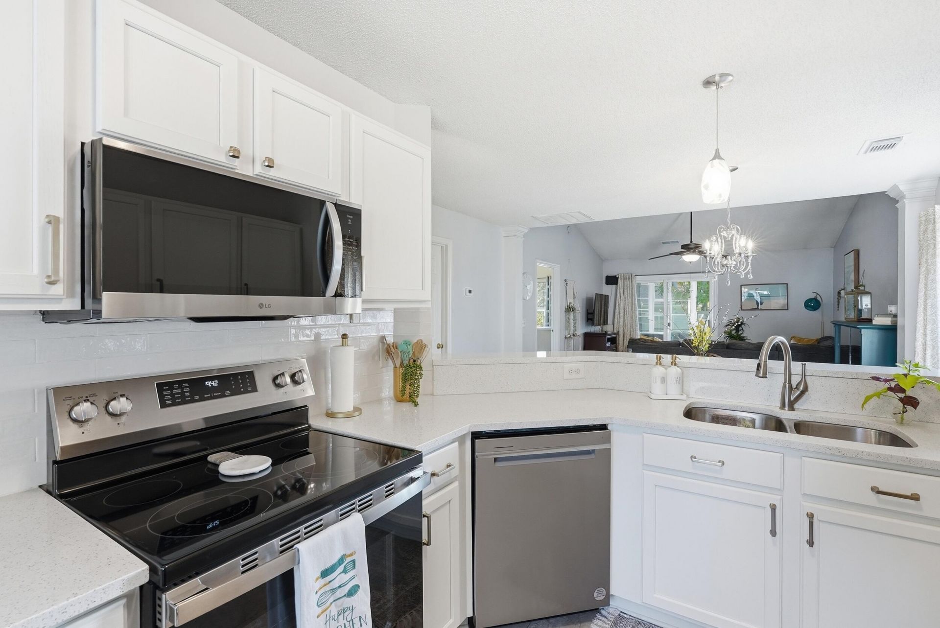 7331 Suncatcher Drive Photo 5