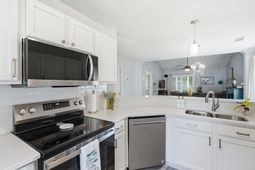7331 Suncatcher Drive photo 4