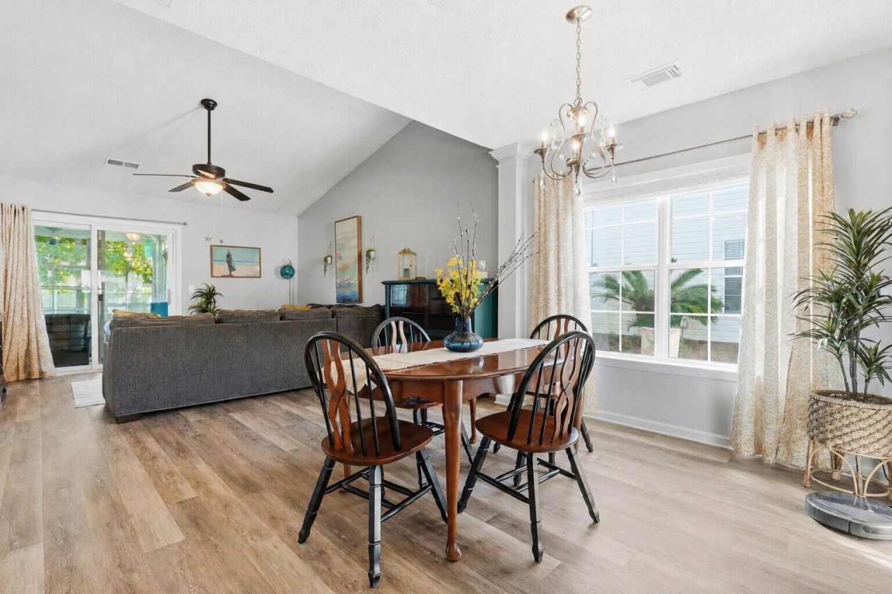 7331 Suncatcher Drive Photo 7