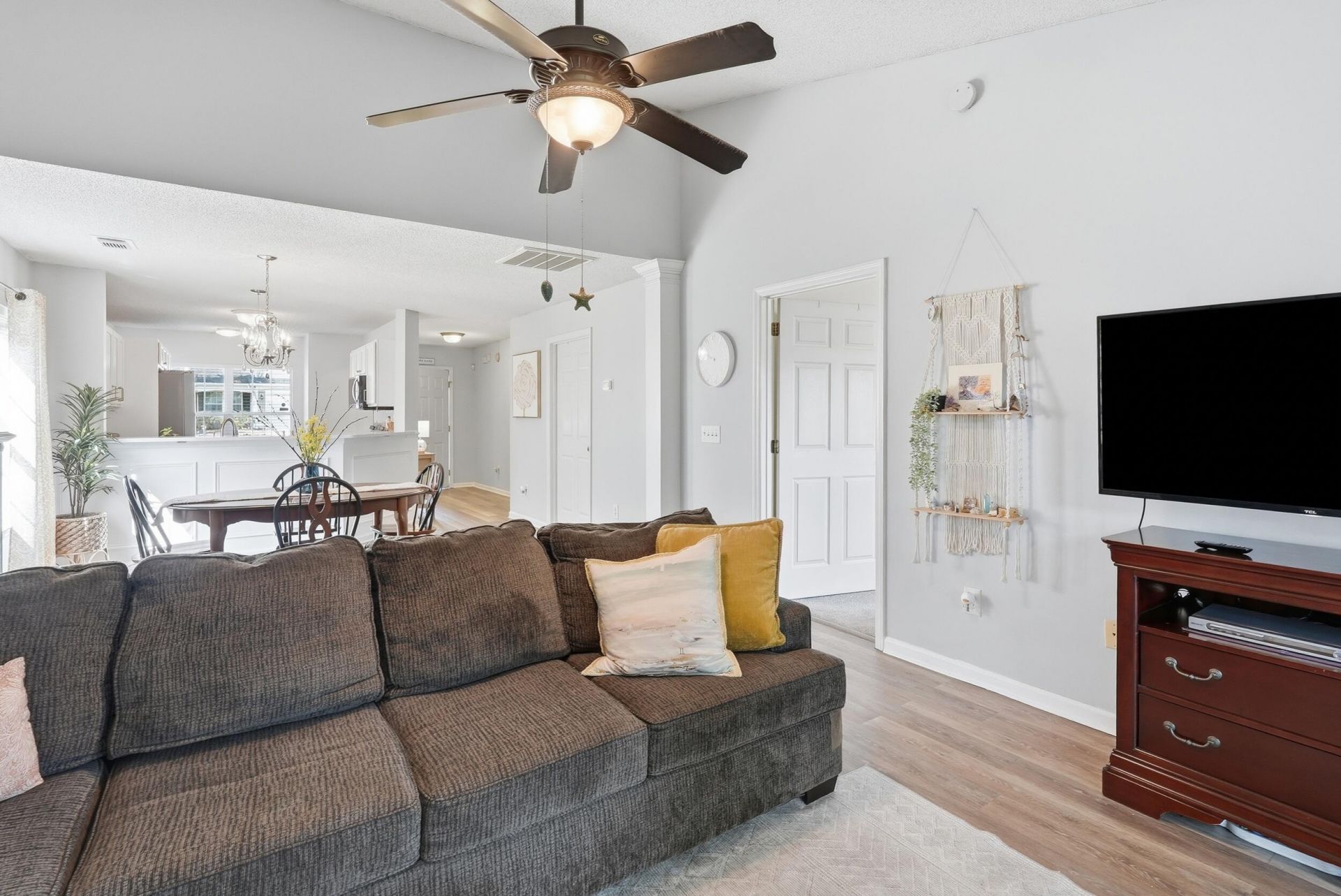7331 Suncatcher Drive Photo 9