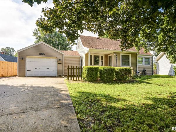 706 W ELM Street, Taylorville, IL 62568