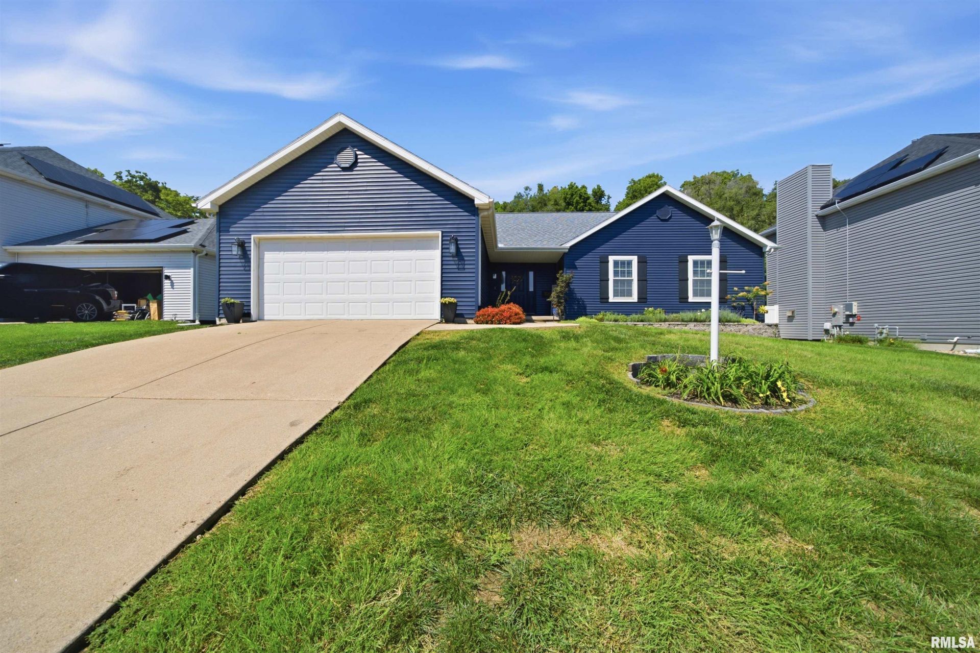 725 W Spring Hollow Lane, Peoria, IL 61605 Main Photo