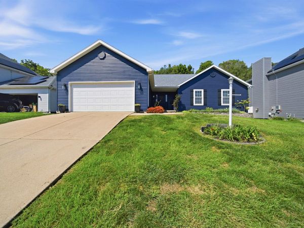 725 W SPRING HOLLOW Lane, Peoria, IL 61605