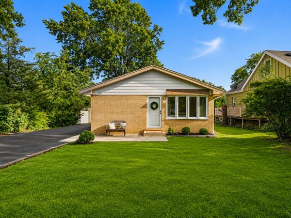849 E Red Oak Street , Addison, IL 60101