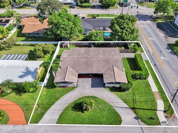 1477 NE 55th St, Fort Lauderdale, FL 33334