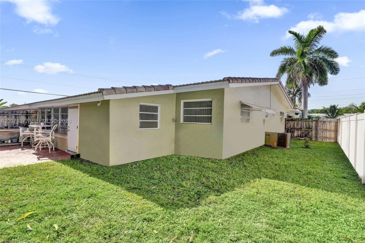 1477 NE 55th St, Fort Lauderdale, FL 33334 Photo