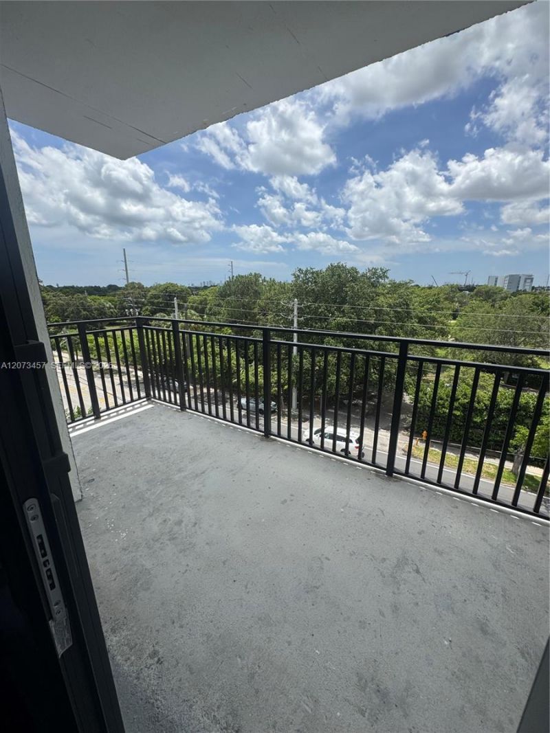 2675 NW 87th St, Unit 302, Miami, FL 33147 Photo