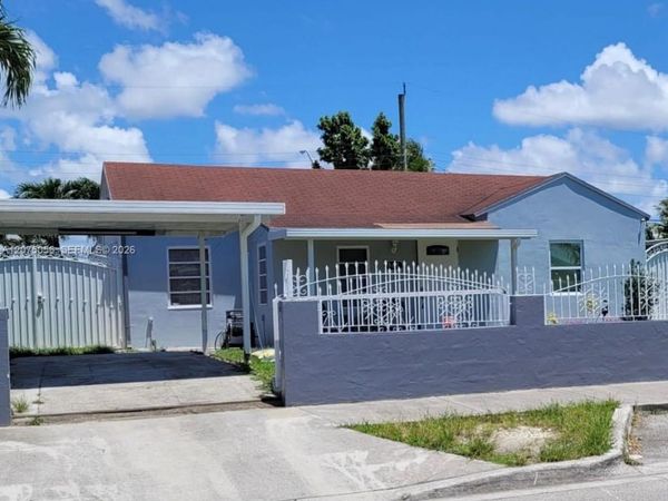 861 NE 1st Pl , Hialeah, FL 33010