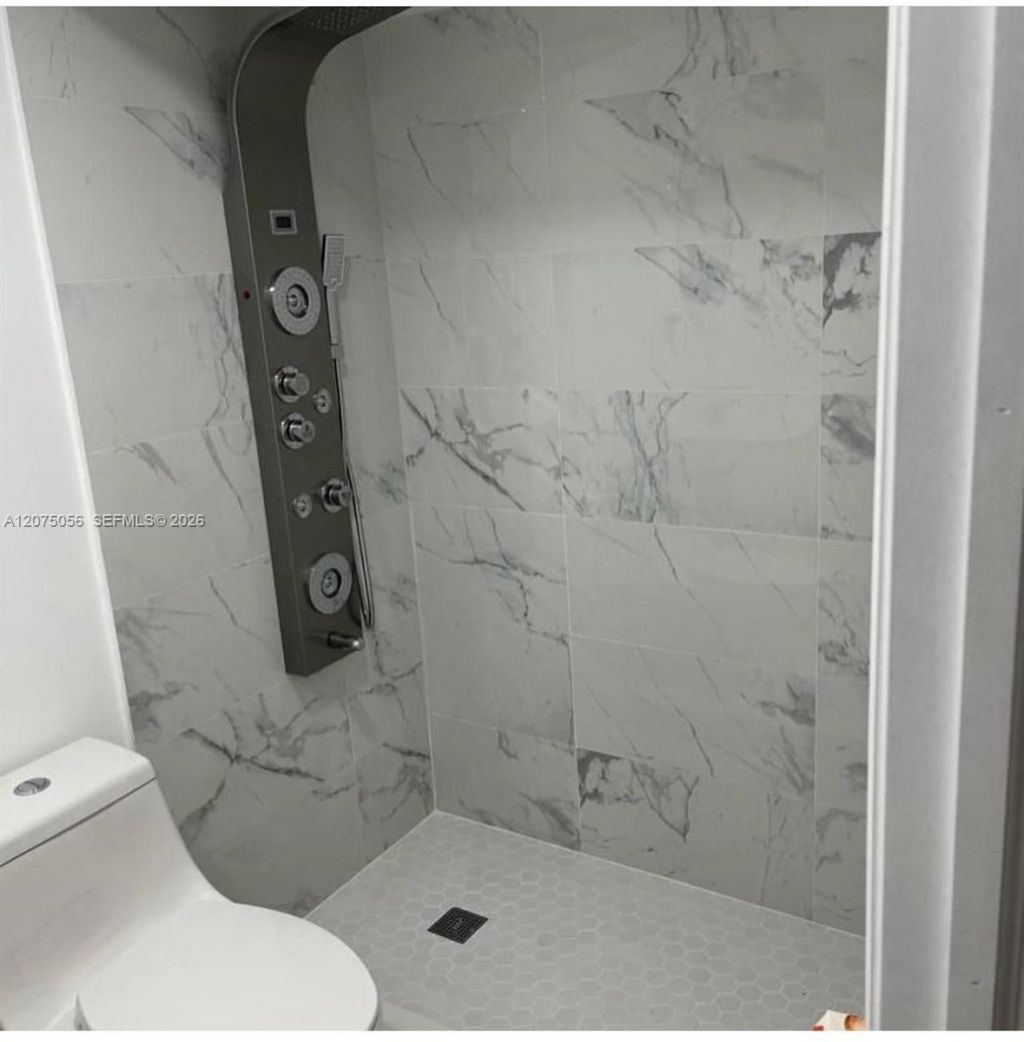 861 NE 1st Pl , Hialeah, FL 33010 Photo