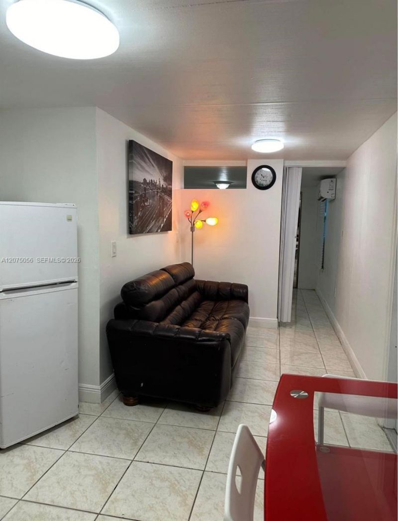 861 NE 1st Pl , Hialeah, FL 33010 Photo