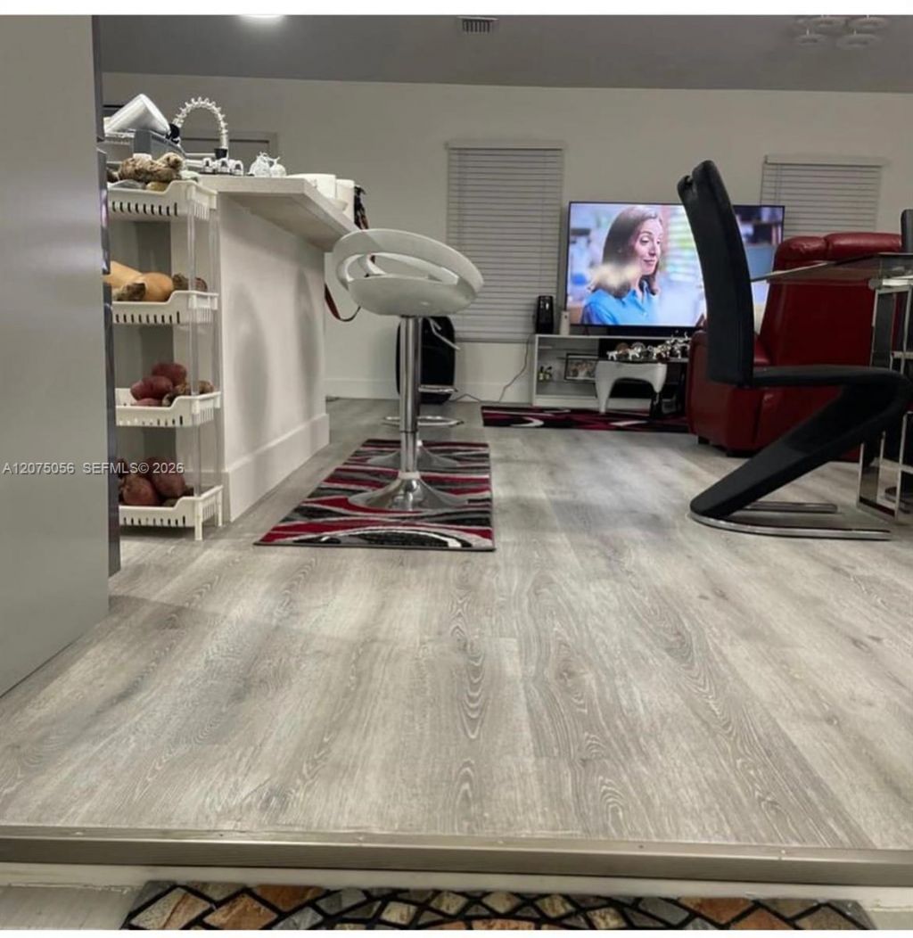 861 NE 1st Pl , Hialeah, FL 33010 Photo