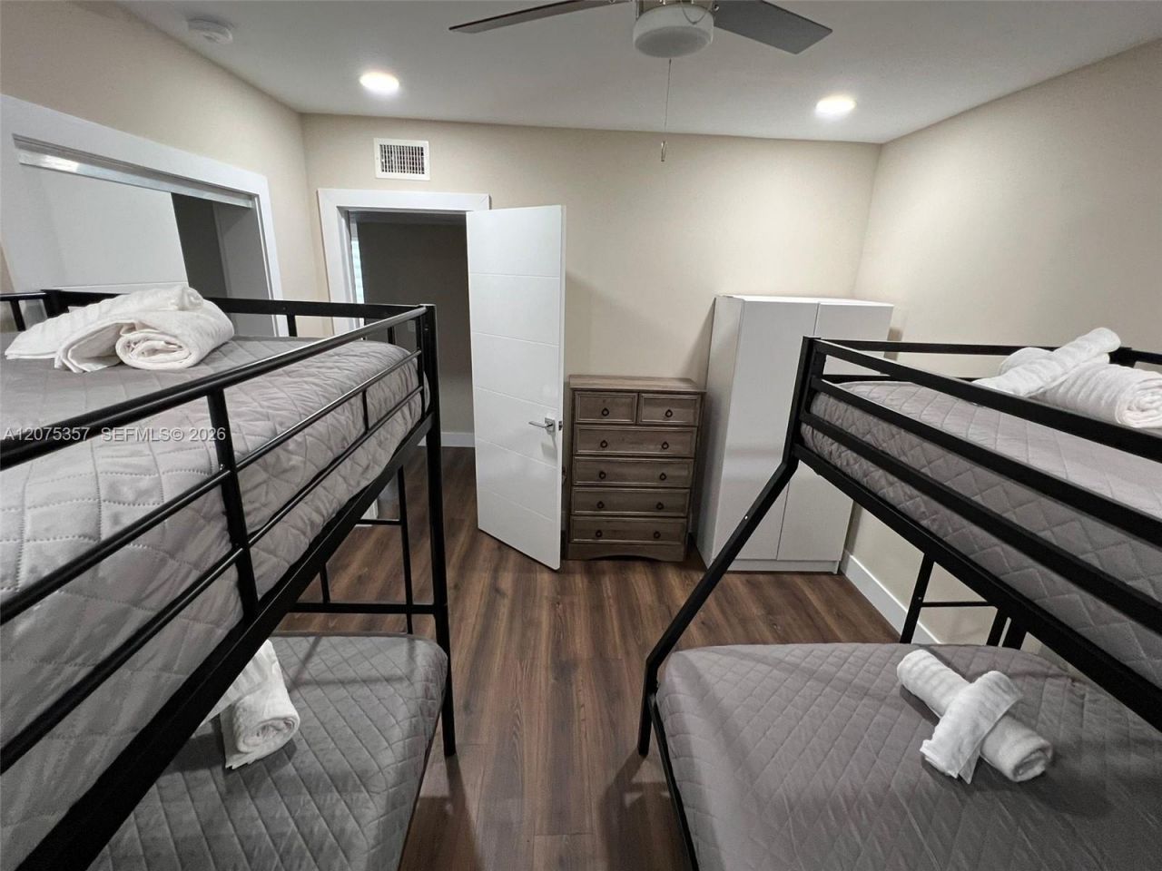945 79th Ter, Unit 101, Miami Beach, FL 33141 Photo