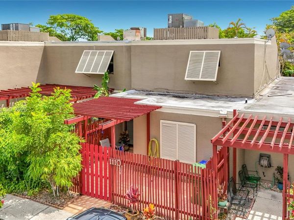 1110 W Fairway Rd , Pembroke Pines, FL 33026