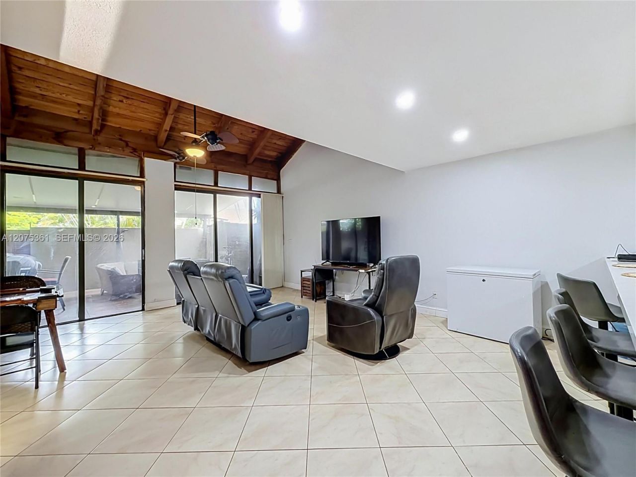 1110 W Fairway Rd , Pembroke Pines, FL 33026 Photo