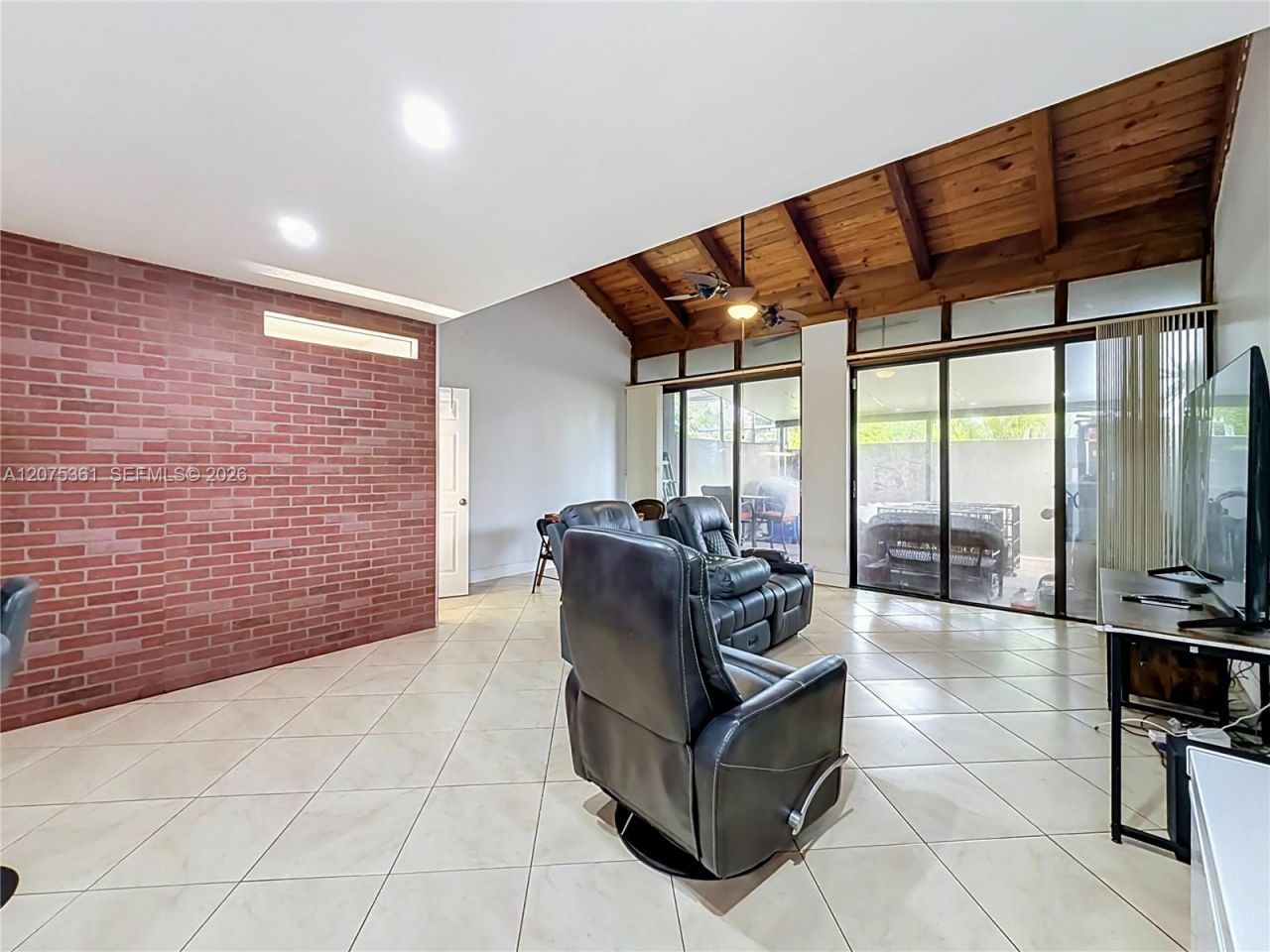 1110 W Fairway Rd , Pembroke Pines, FL 33026 Photo