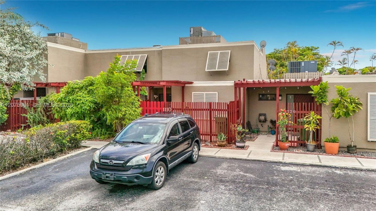1110 W Fairway Rd , Pembroke Pines, FL 33026 Photo