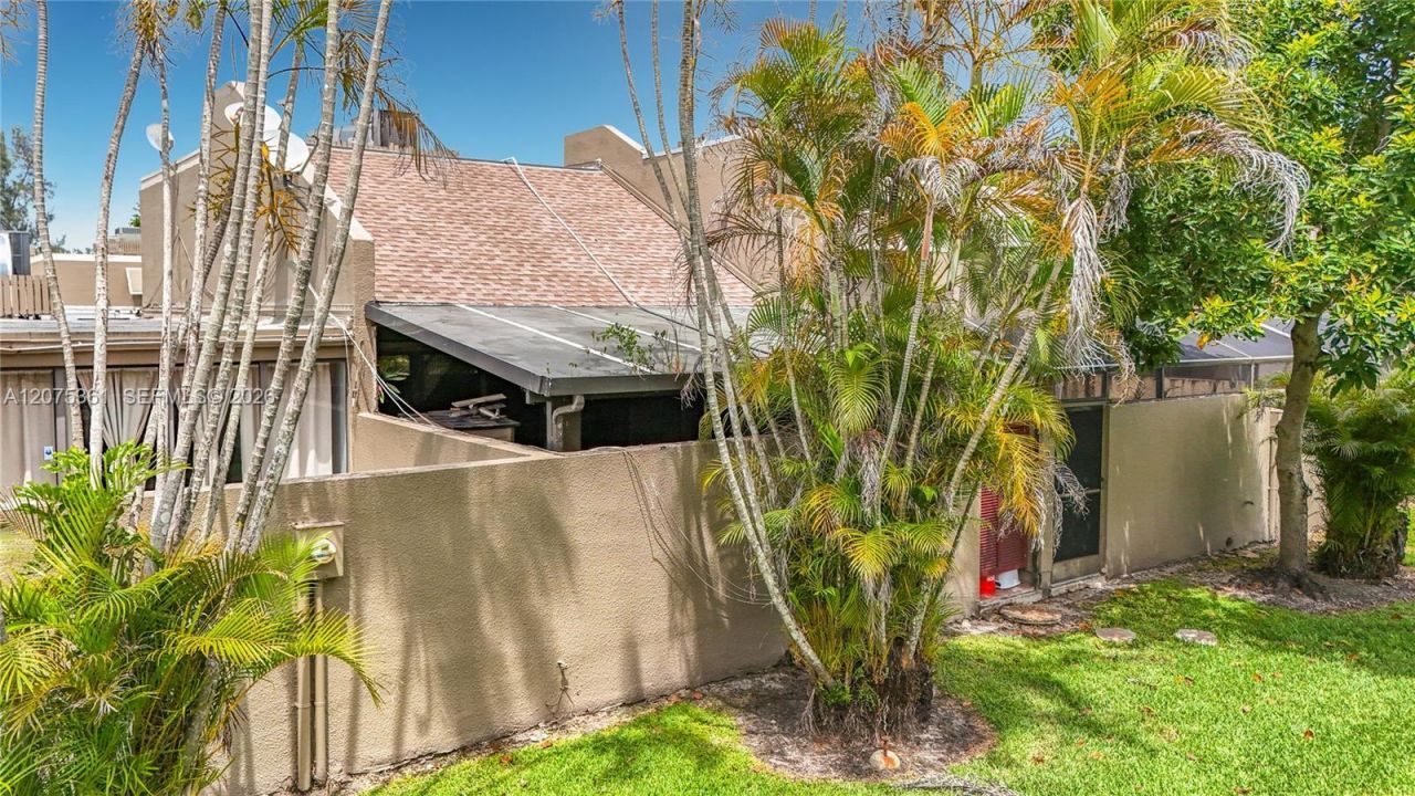 1110 W Fairway Rd , Pembroke Pines, FL 33026 Photo