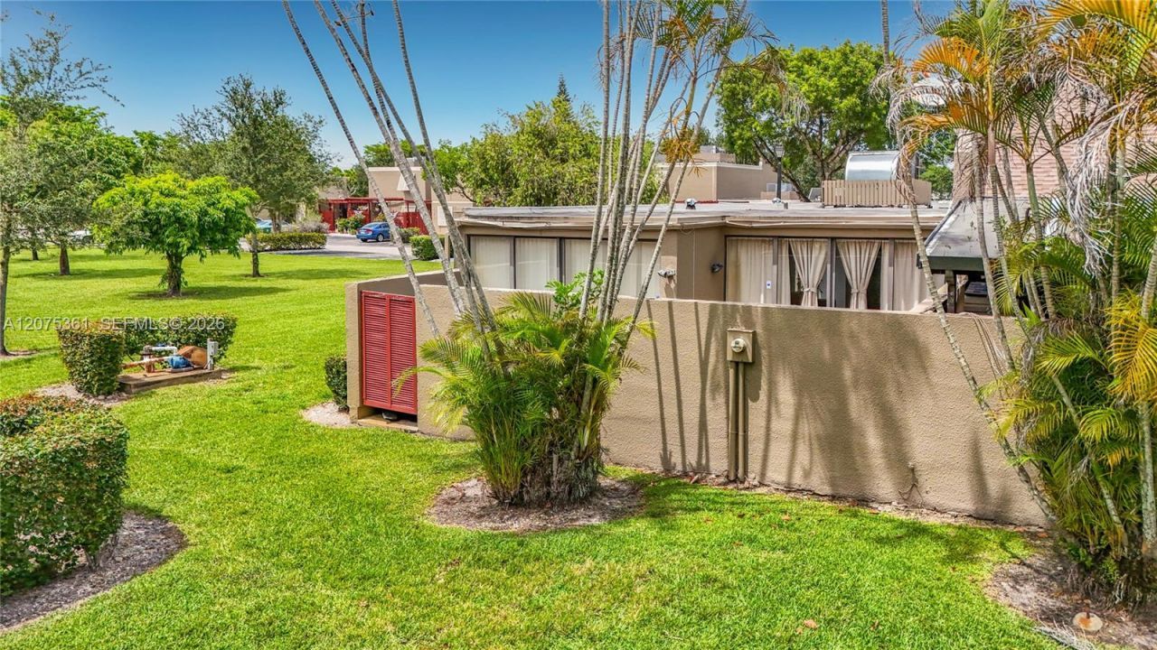 1110 W Fairway Rd , Pembroke Pines, FL 33026 Photo