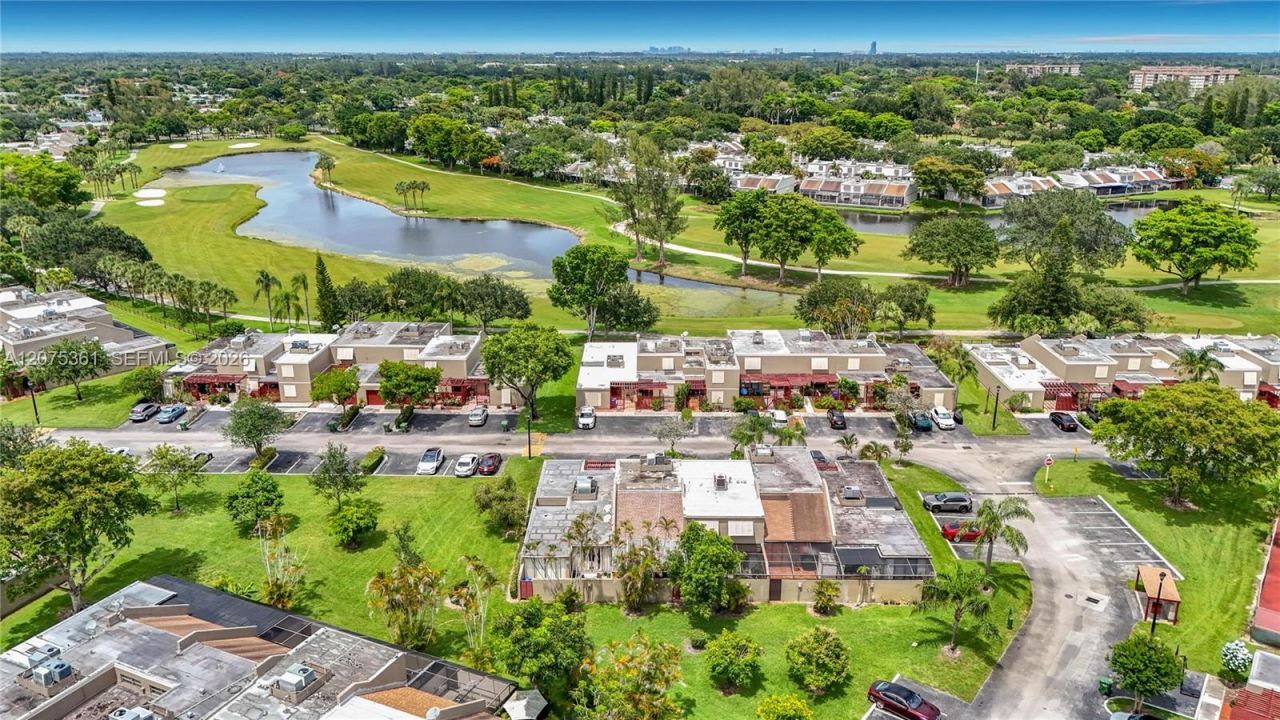 1110 W Fairway Rd , Pembroke Pines, FL 33026 Photo